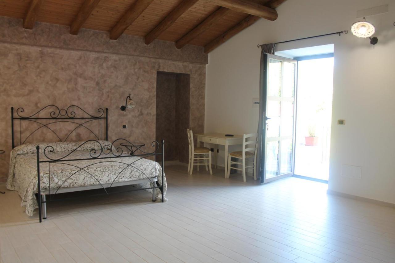 Bed and Breakfast Antico Casale Джоїоза-Мареа Екстер'єр фото